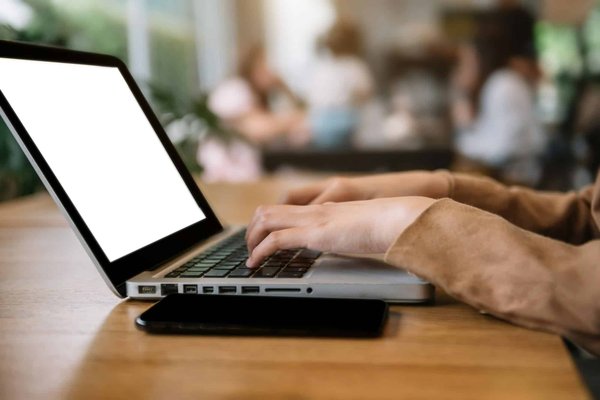 Comment bien choisir un freelance en création de site internet ?